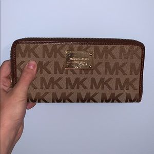 MICHAEL KORS zip wallet